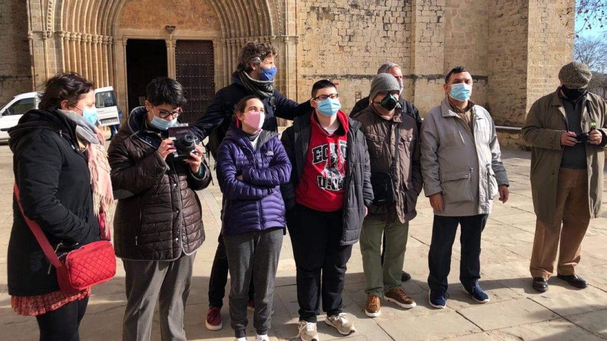 Els usuaris de la Fundació Catalònia s'apropen al món de la fotografia de la mà de QGAT Foto