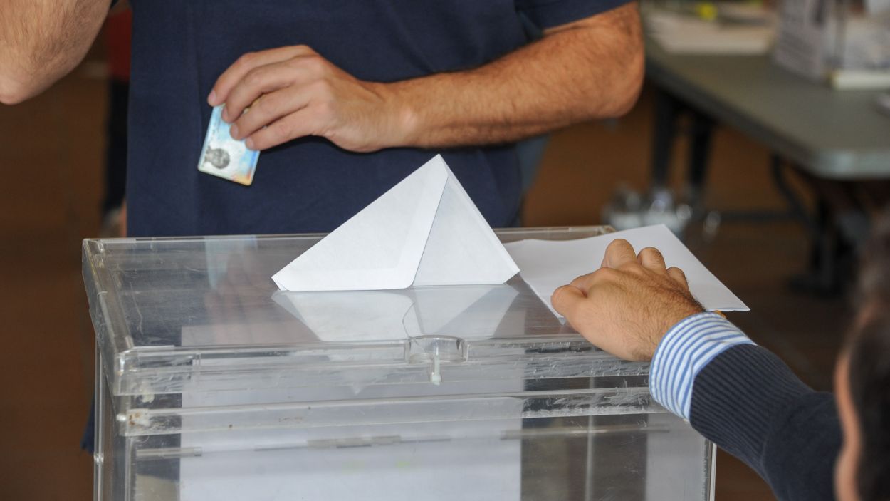 Els estrangers residents a Sant Cugat ja es poden inscriure al cens per a les eleccions municipals