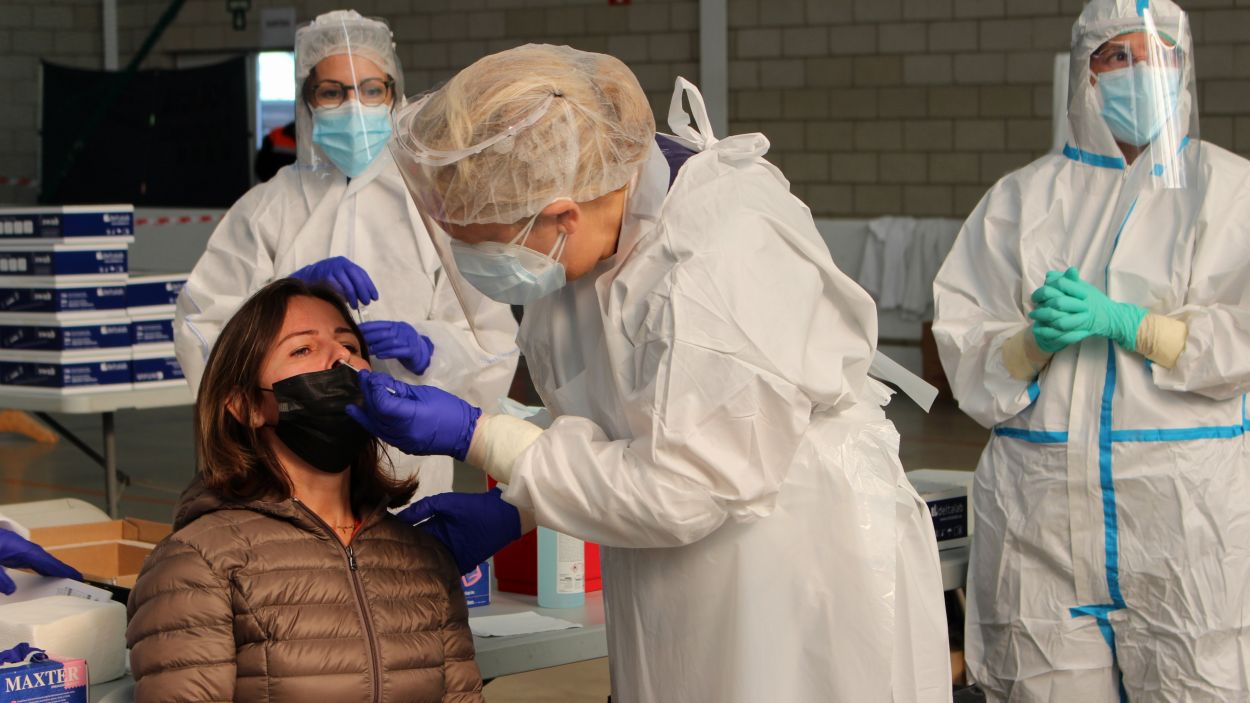 El 75% de casos de Covid-19 al Vallès Occidental ja són de la variant britànica