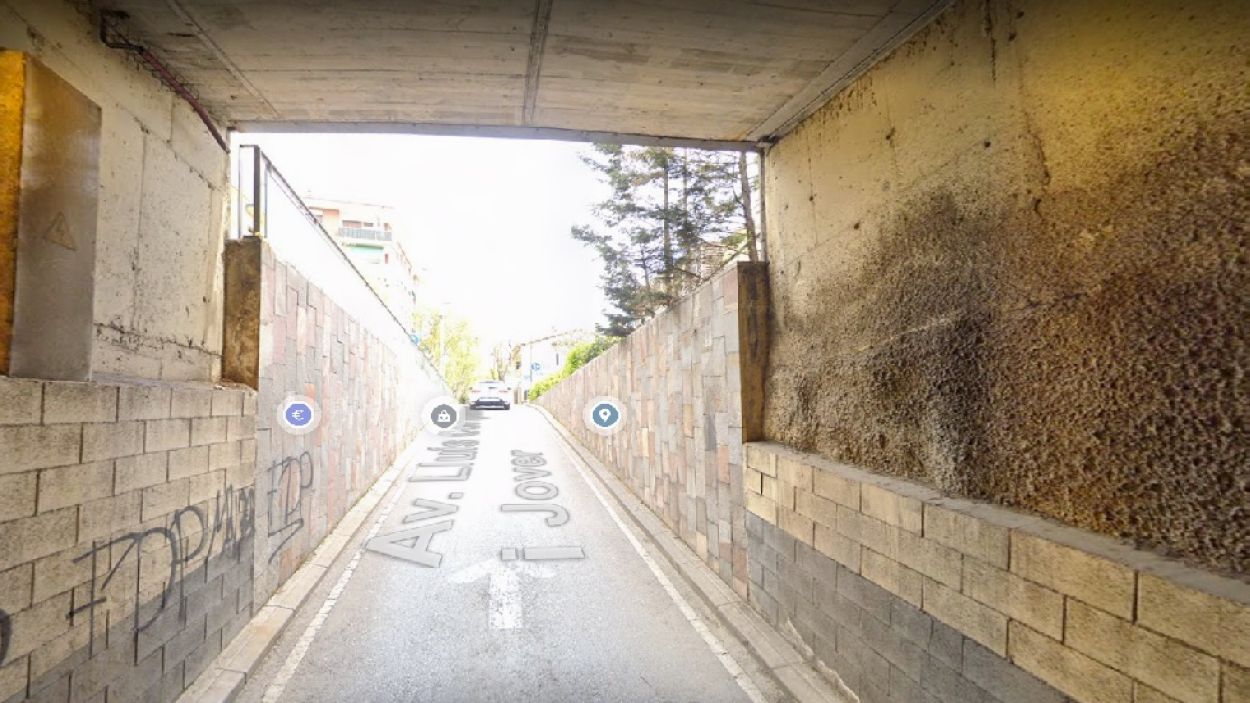 Tall de trànsit al túnel de la plaça de Lluís Millet per tasques de manteniment