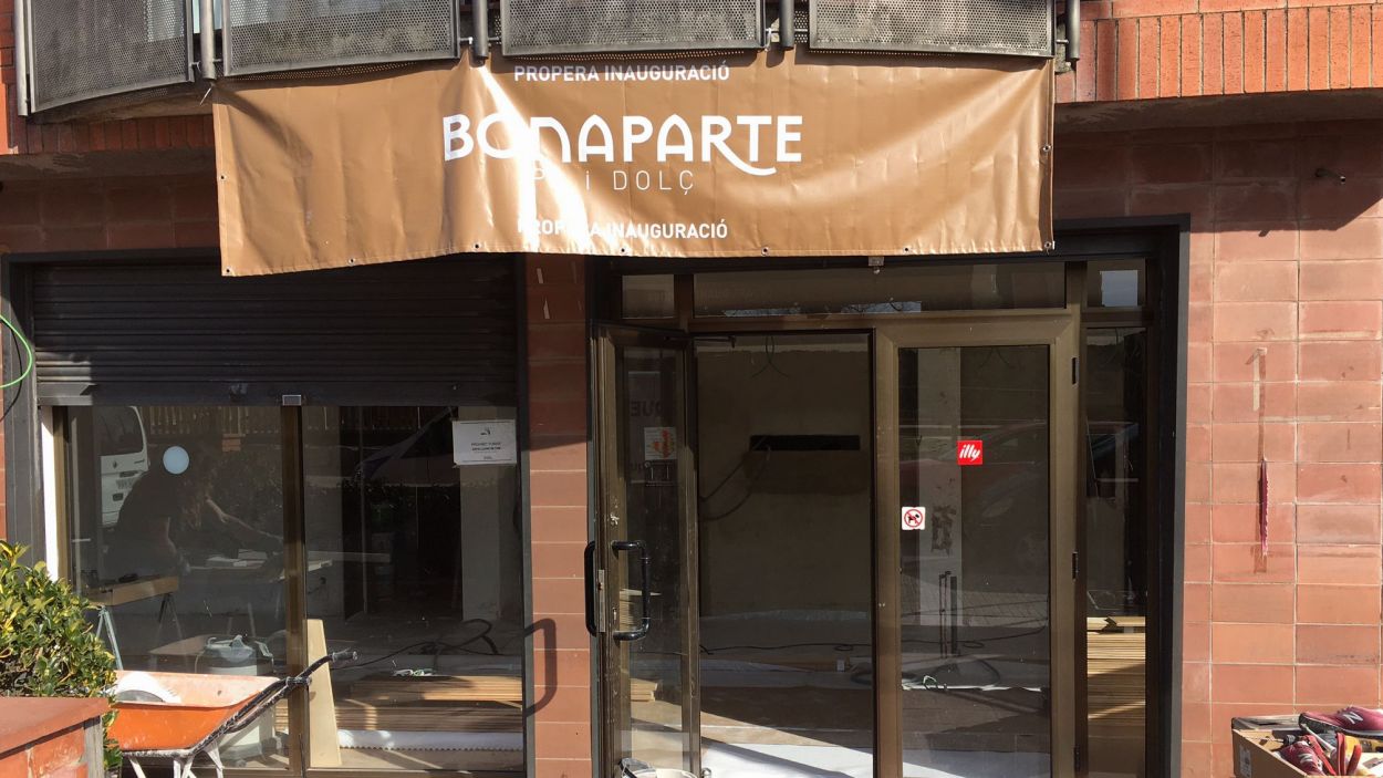 La cadena de fleques Bonaparte tanca al Mercat Vell per obrir davant el Mercantic