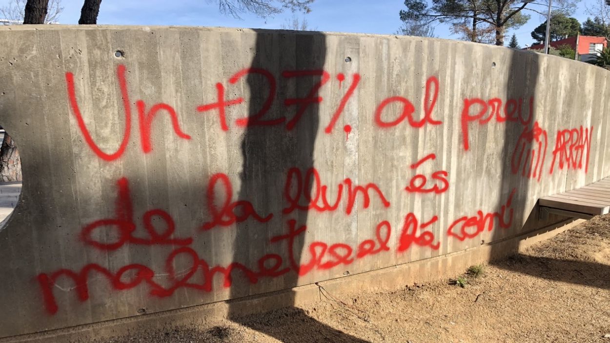 Pintada d'Arran a Valldoreix contra l'augment del preu de la llum
