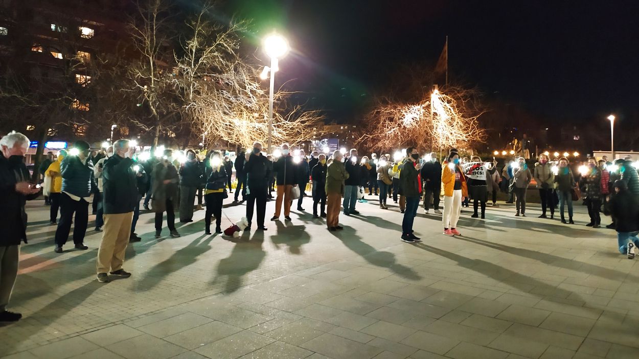 Més de 100 persones protesten contra la prohibició de la Junta Electoral de manifestar-se en favor dels presos de l'1-O