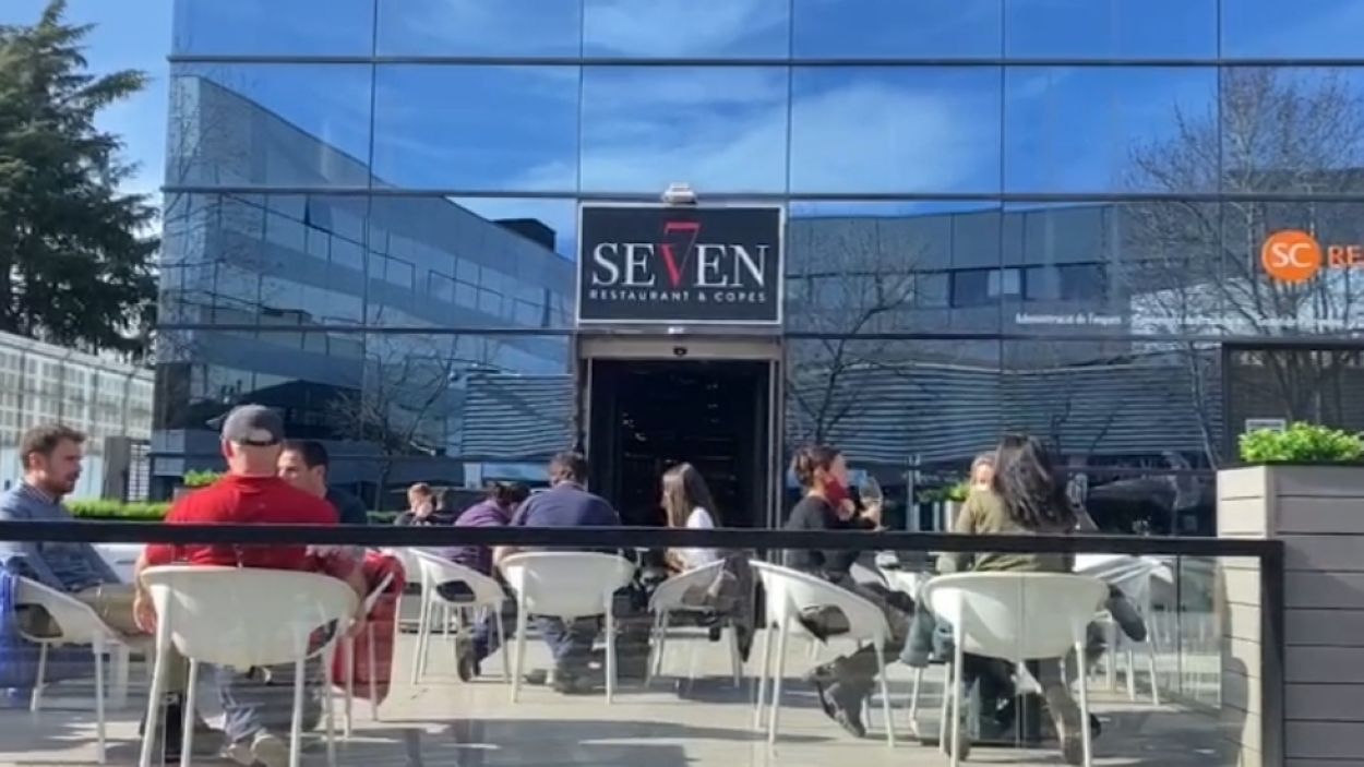 Reinventar-se per sobreviure: els responsables de la discoteca Moon obren el restaurant Seven