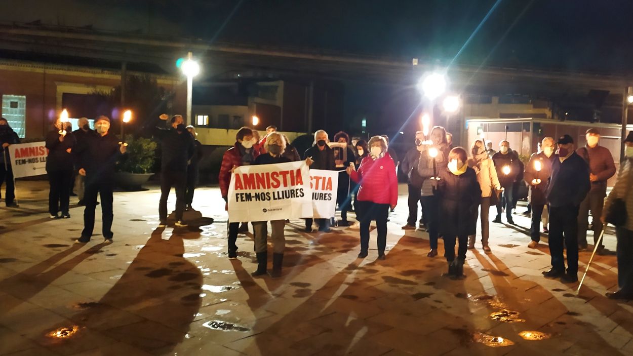Més de 100 persones tornen a protestar contra la prohibició de la Junta Electoral de manifestar-se en favor dels presos de l'1-O