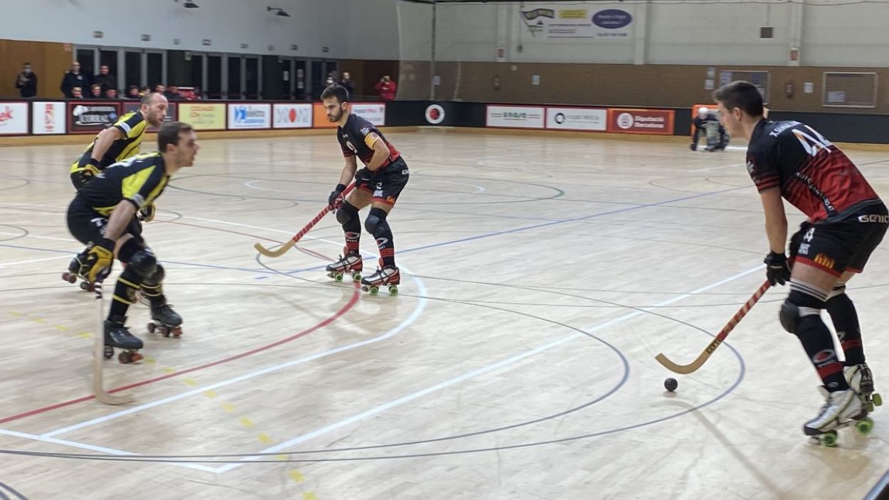 El Patí Hoquei fa un pas enrere per l'ascens i cau en el matx ajornat a la pista de l'Areces