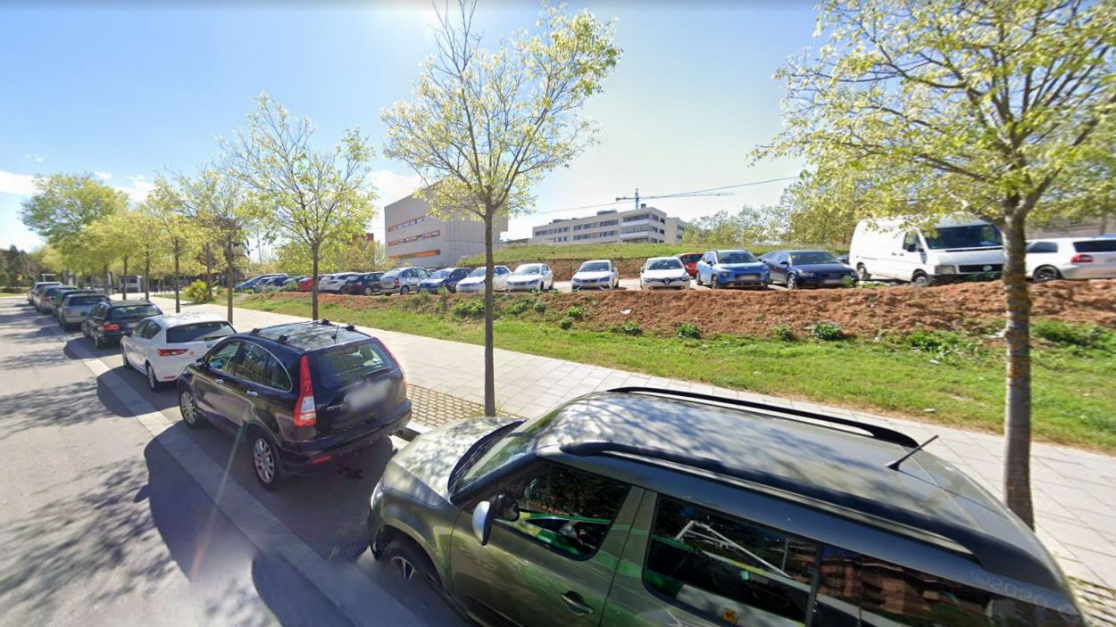 La pavimentació de l'aparcament del costat del CAP Turó de Can Mates haurà d'esperar