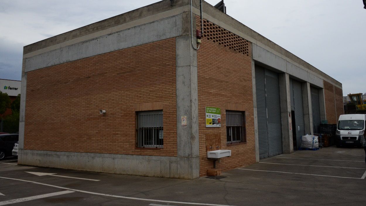 Portar olis i lubricants a la deixalleria deixa de ser gratuït per a indústries i comerciants