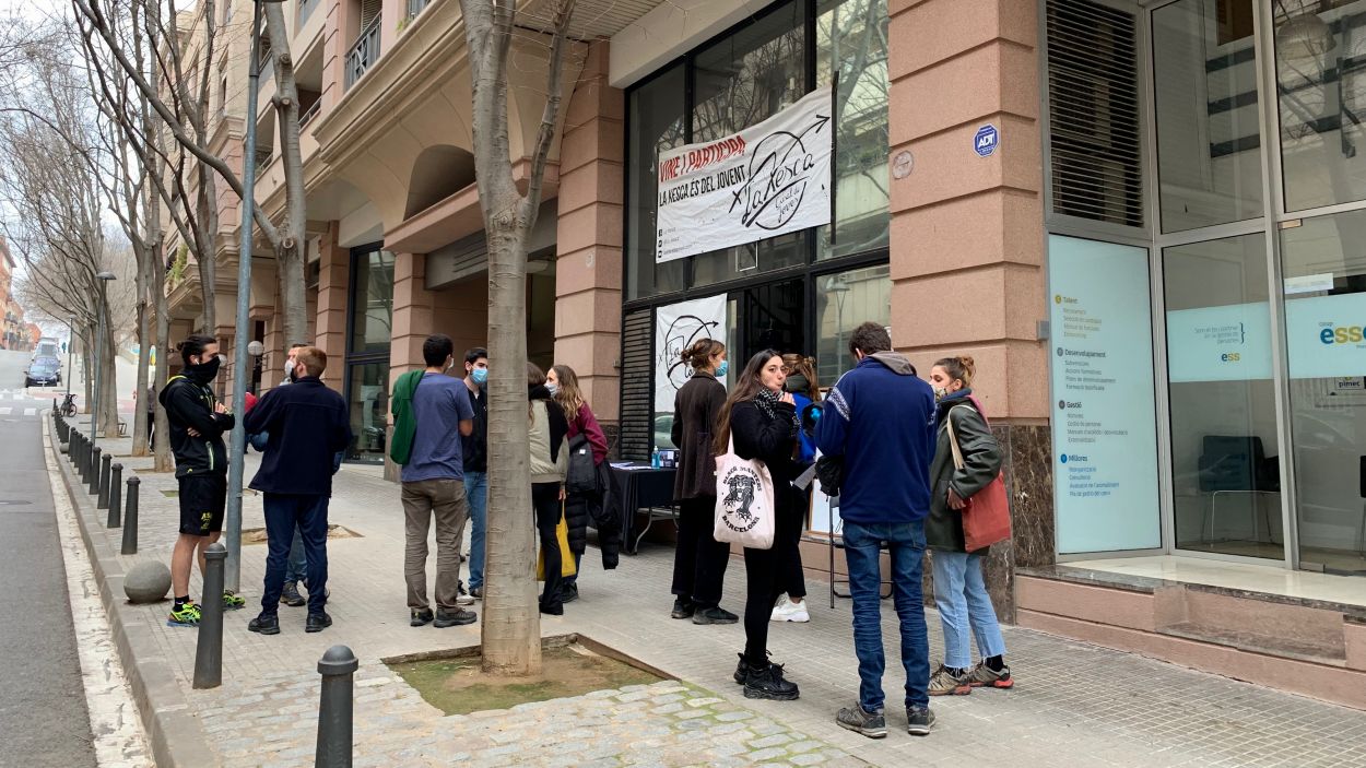 Desallotgen La Xesca del local okupat del carrer Borrell