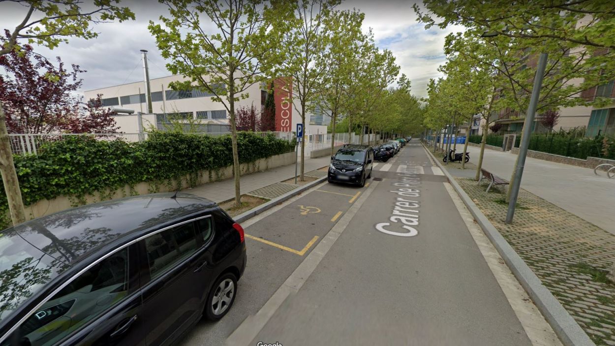 Un tram del carrer d'entrada a l'escola Ciutat d'Alba serà per a vianants
