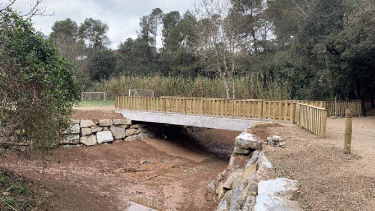 Enllestit el pont del camp de futbol de Valldoreix