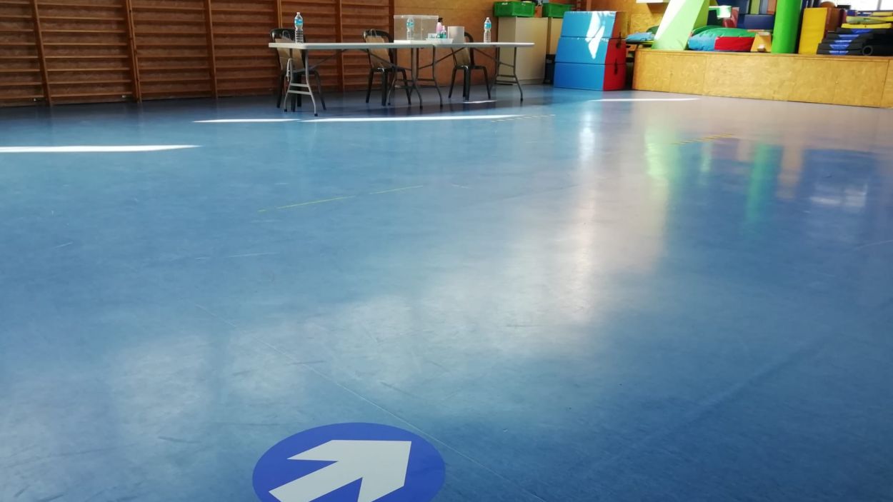 Gel hidroalcohòlic, distància de seguretat i un recorregut marcat: així serà el 14-F