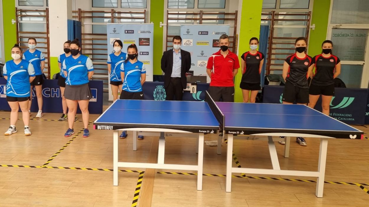El primer equip femení de la UESC de tennis taula debuta amb derrota a la Divisió d'Honor