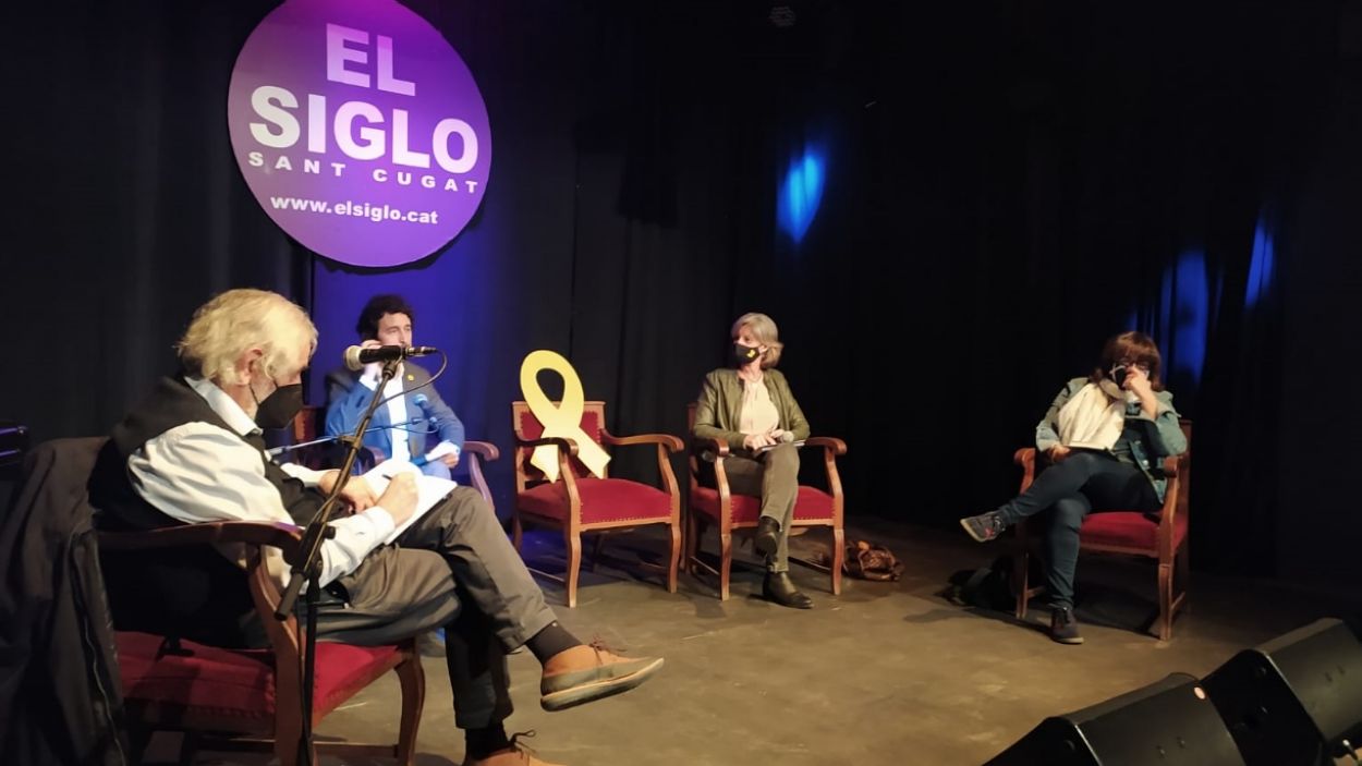 L'exconseller Rull busca el sentit a les seves vivències amb el llibre '1 dia d'octubre i 2 poemes'