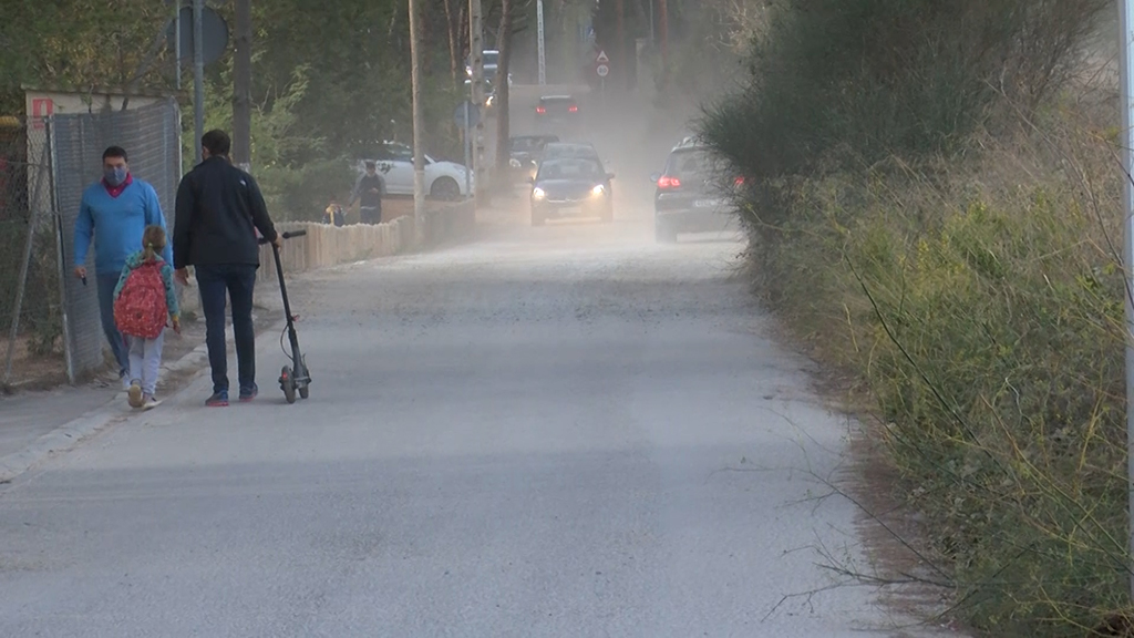 L'Ajuntament manté el compromís de pavimentar el tram pendent d'accés a l'Avenç