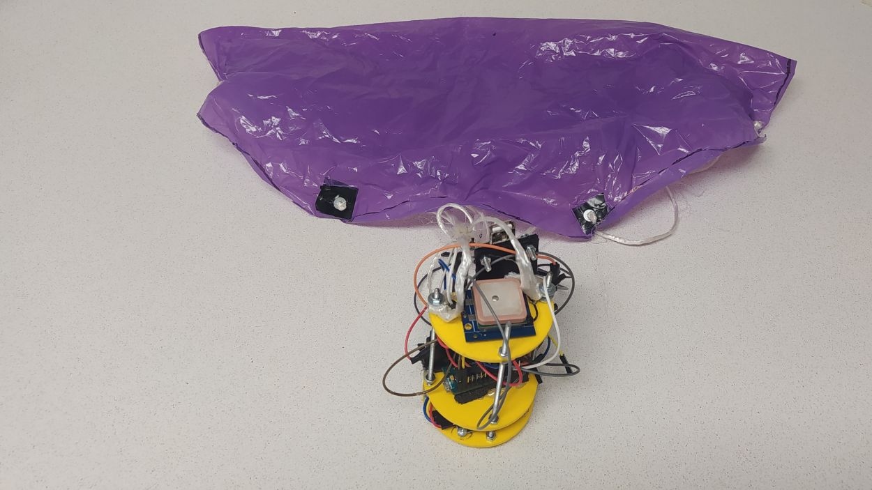 Alumnes d'FP Sant Cugat llançaran el seu nanosatèl·lit a l'espai pel concurs CanSat 2021