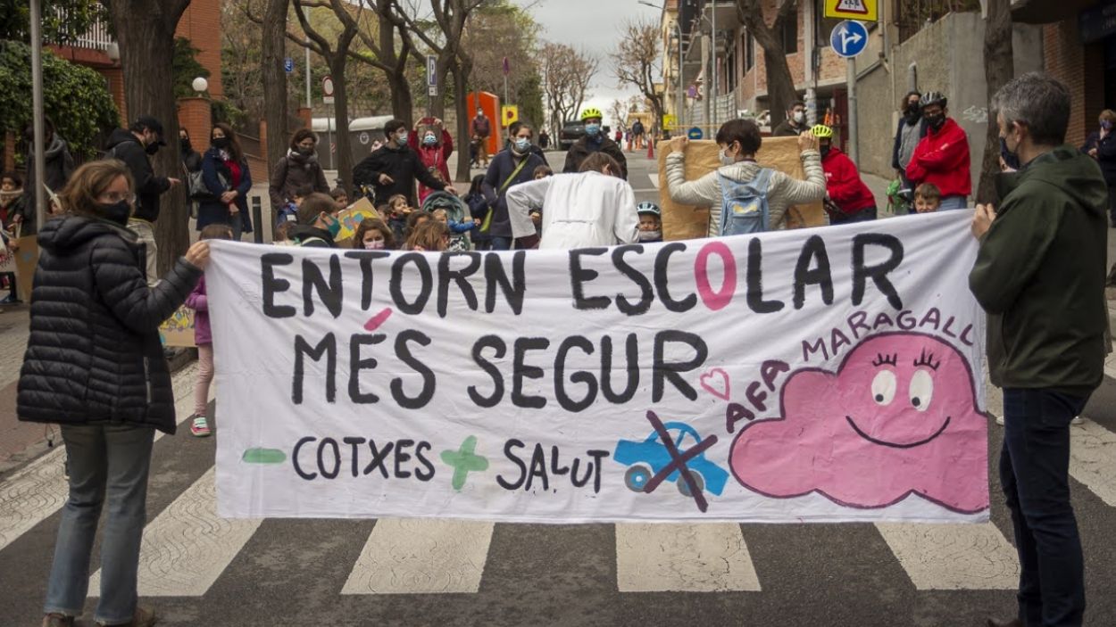 La contaminació als entorns escolars supera el límit establert per l'OMS