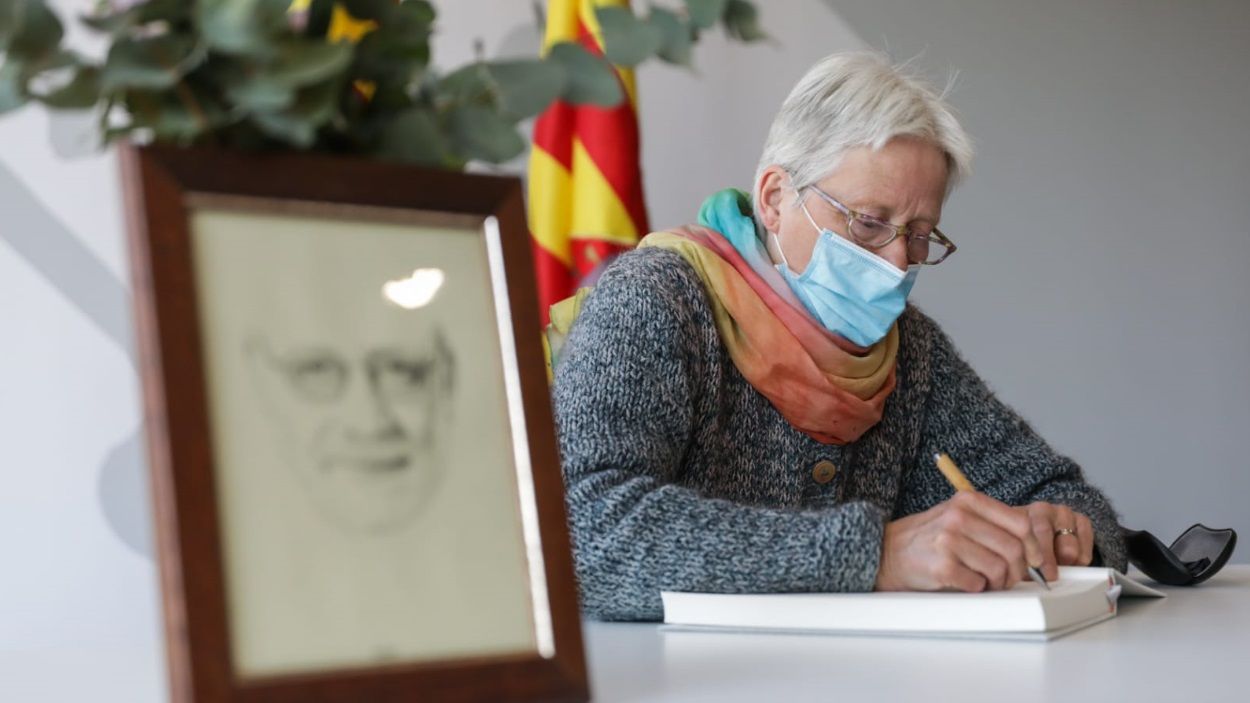 Sant Cugat acomiada Arcadi Oliveres amb un llibre perquè el seu llegat 