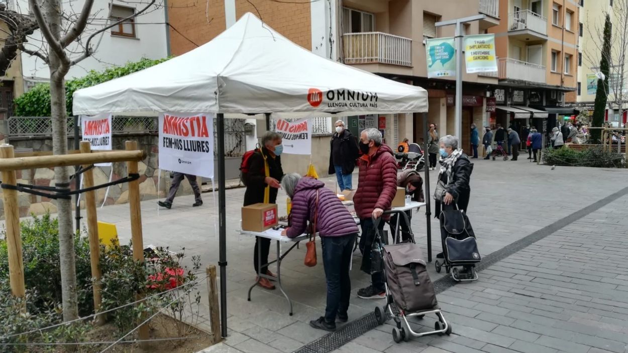 Òmnium Cultural supera les 3.000 signatures recollides a Sant Cugat per l'amnistia
