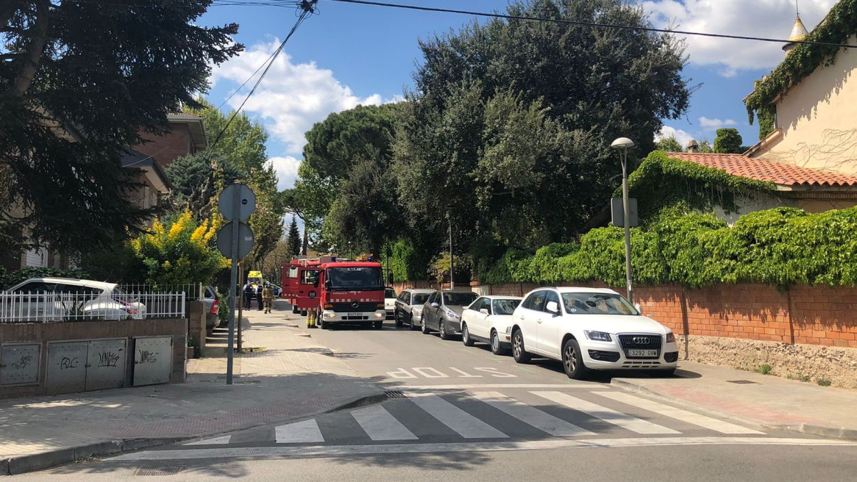Crema la campana extractora d'un immoble al carrer de Sant Eduard