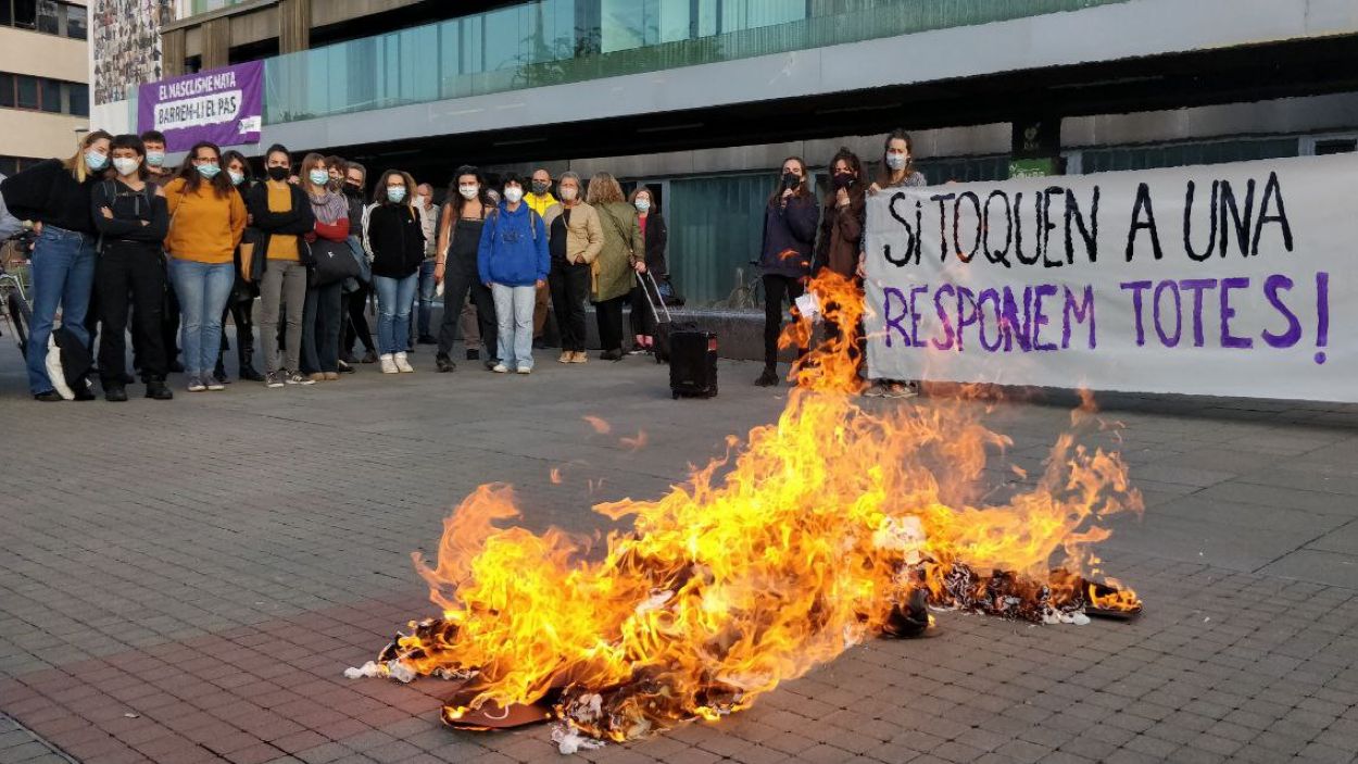 Sant Cugat crema la violència masclista