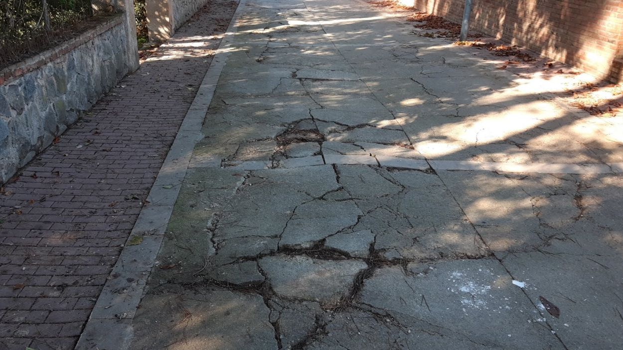 Tallat el trànsit el passeig de la Ratapinyada de Valldoreix durant tota la setmana per obres