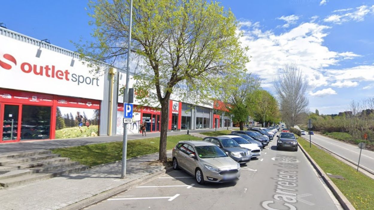 Roben a l'interior de vehicles a Sant Cugat, condueixen sense carnet i agredeixen els mossos que els volien detenir