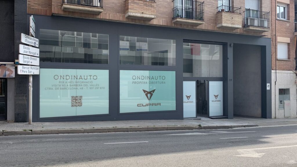 Alt: Cupra, la marca de gamma alta de Seat, obre un nou concessionari a Sant Cugat
