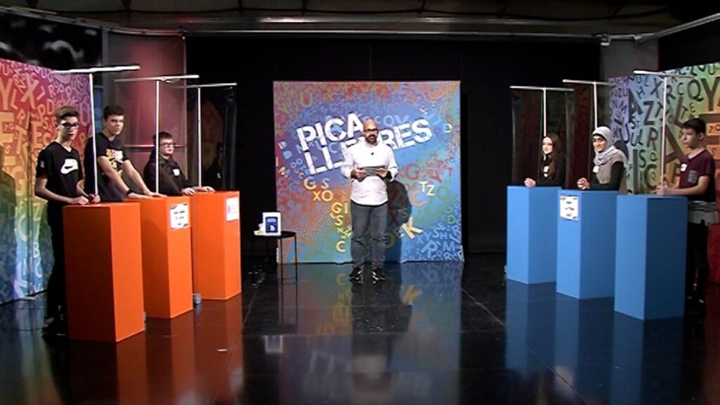 Alt: L'institut Pla i Farreras de Sant Cugat i l'institut Can Planas de Barberà competeixen al 'Pica lletres'