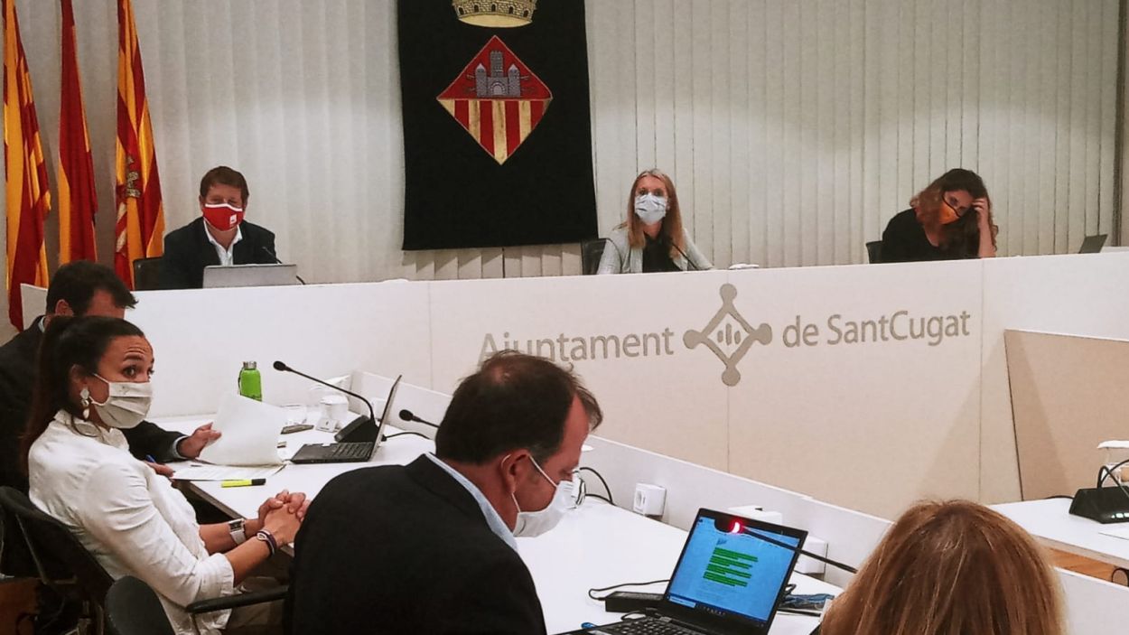 El repunt dels indicadors de la pandèmia i la paritat de gènere a la programació cultural, a debat al torn de precs i preguntes