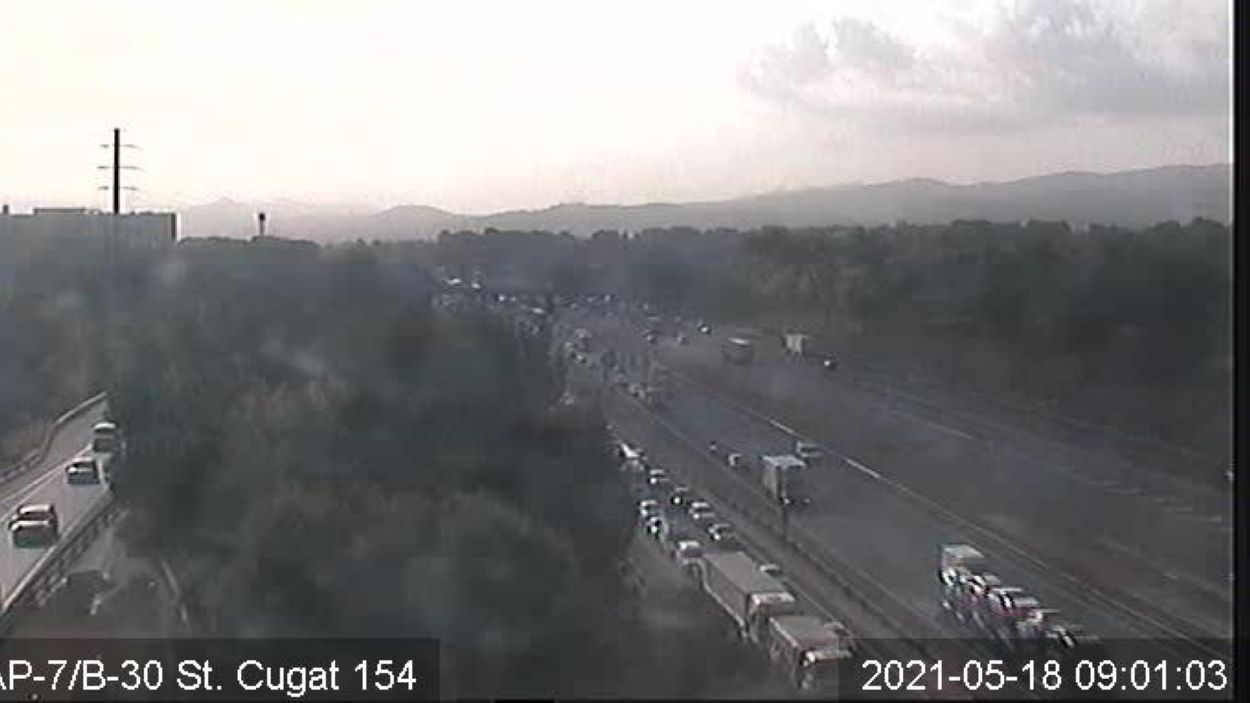 Un accident al Papiol ha causat aquest dimarts 10 km de cues a l'AP-7, entre Sant Cugat i Cerdanyola