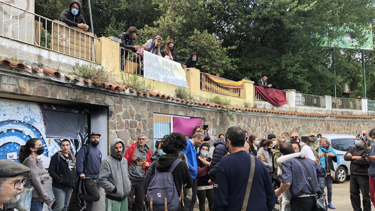 Desnonament ajornat fins al juliol en una parcel·la ocupada de la Floresta on hi viuen vuit persones