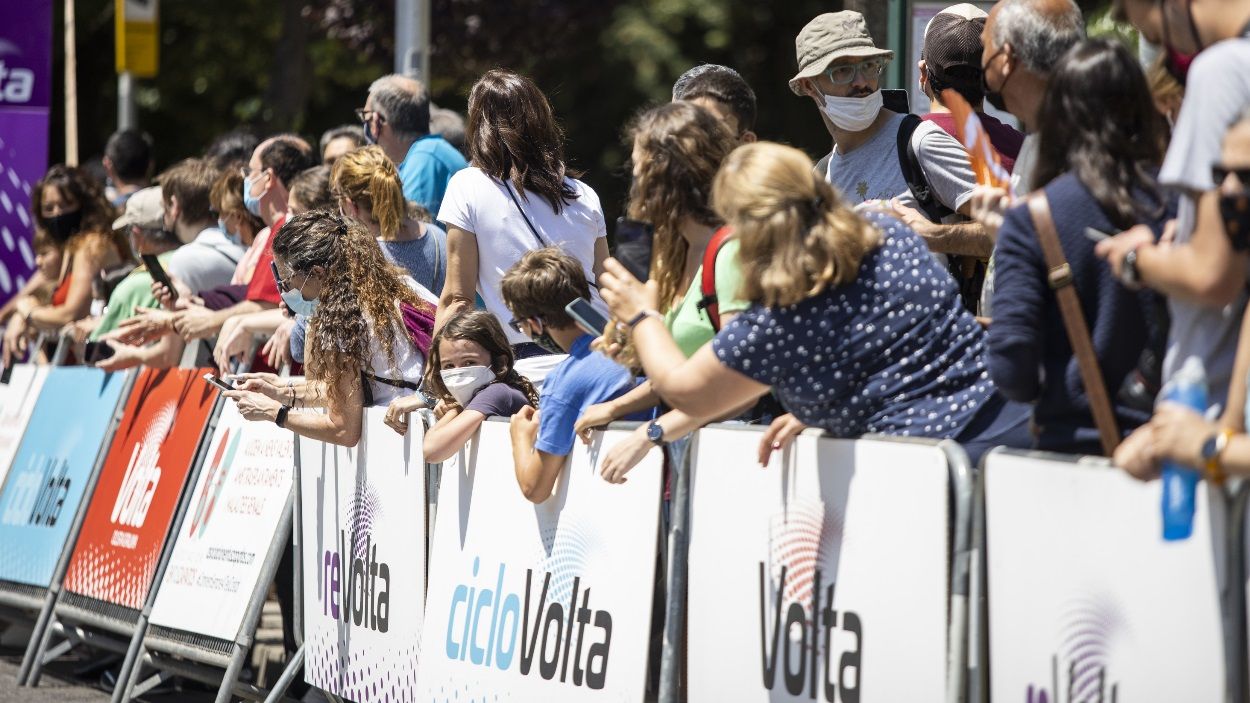 El ciclisme omple els carrers de Sant Cugat amb la ReVolta