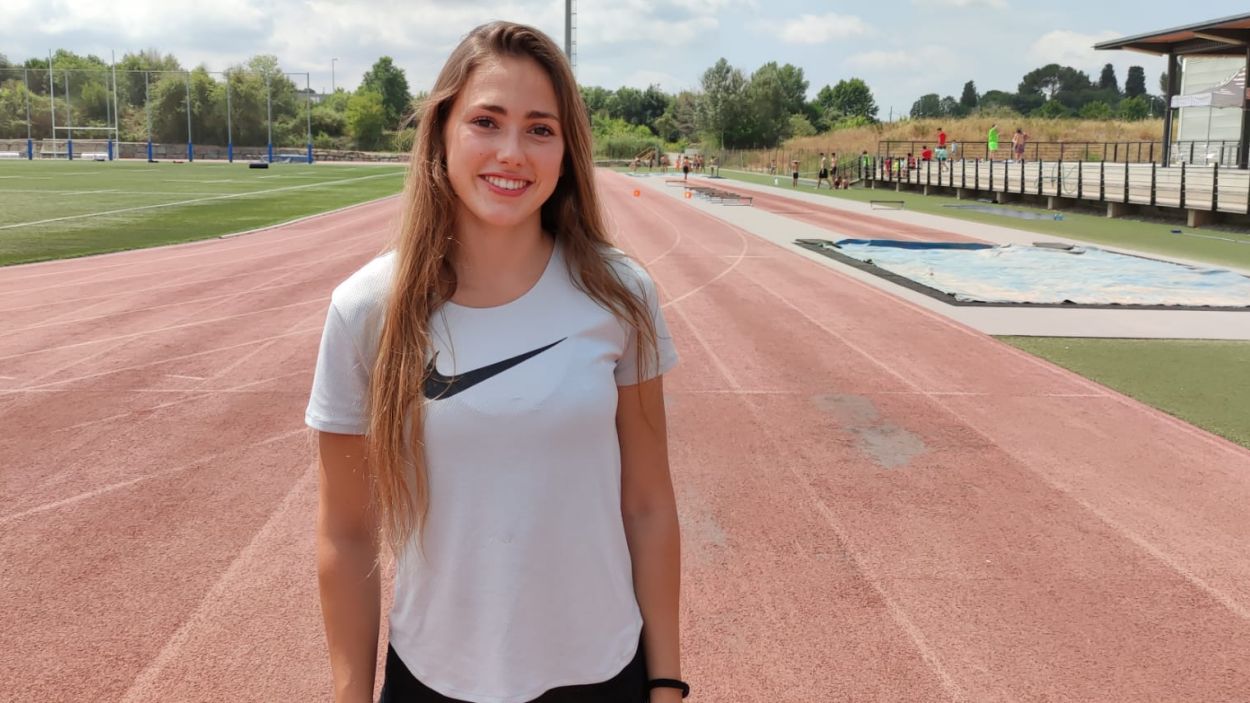 L'atleta Clara Fernández disputa l'Europa sub 20 en salt de perxa