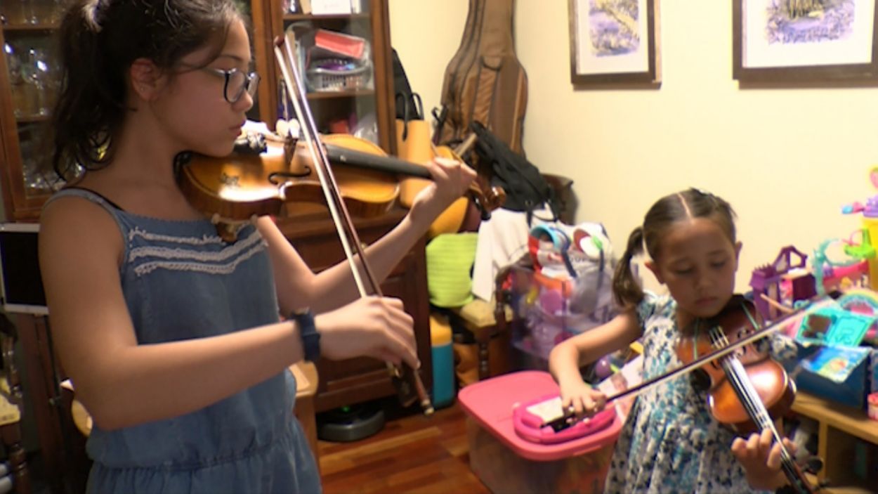 Multats per assajar amb els instruments a casa