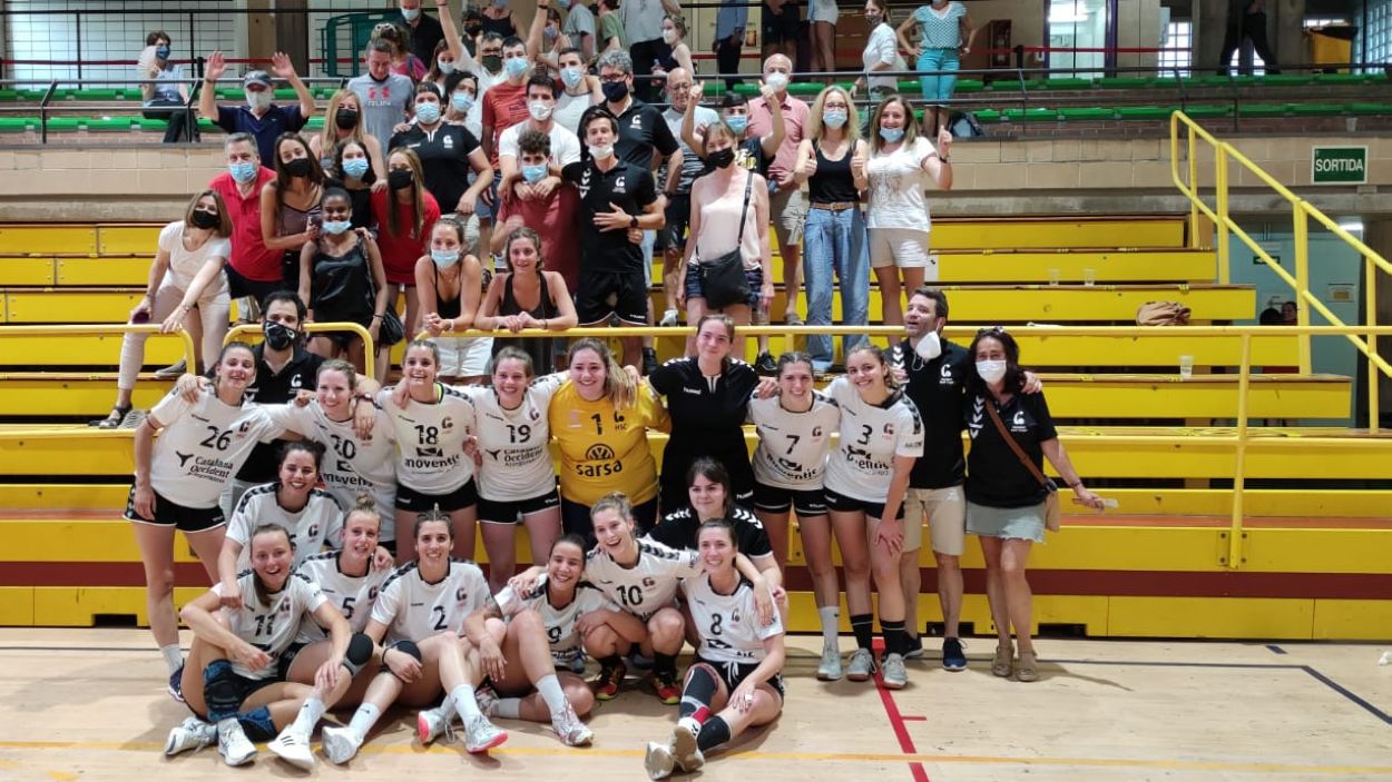 El primer equip femení de l'Handbol Sant Cugat guanya la Copa Federació