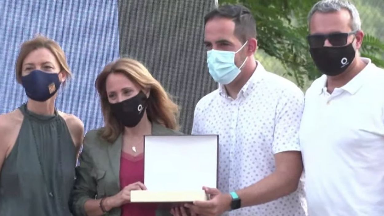 Cugat Mèdia rep el guardó de la Federació Catalana d'Hoquei Herba per la difusió d'aquest esport