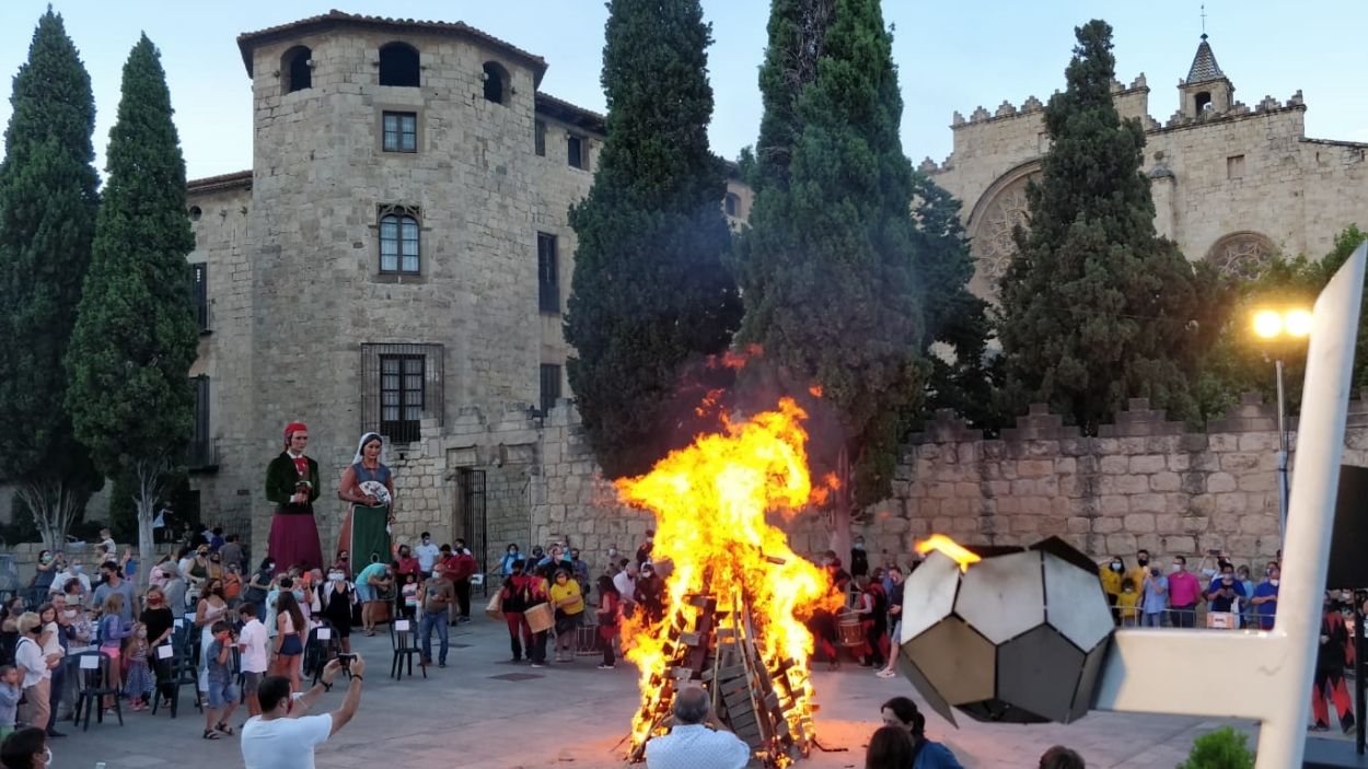 La Flama del Canigó encén la llengua catalana