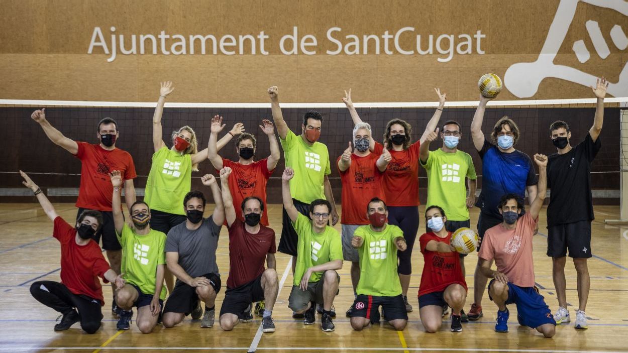 Els periodistes destrossen els polítics en el partit de voleibol de la Festa Major