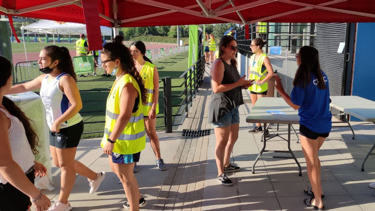 Implicació dins i fora del camp, així són les jugadores del Rugby Sant Cugat