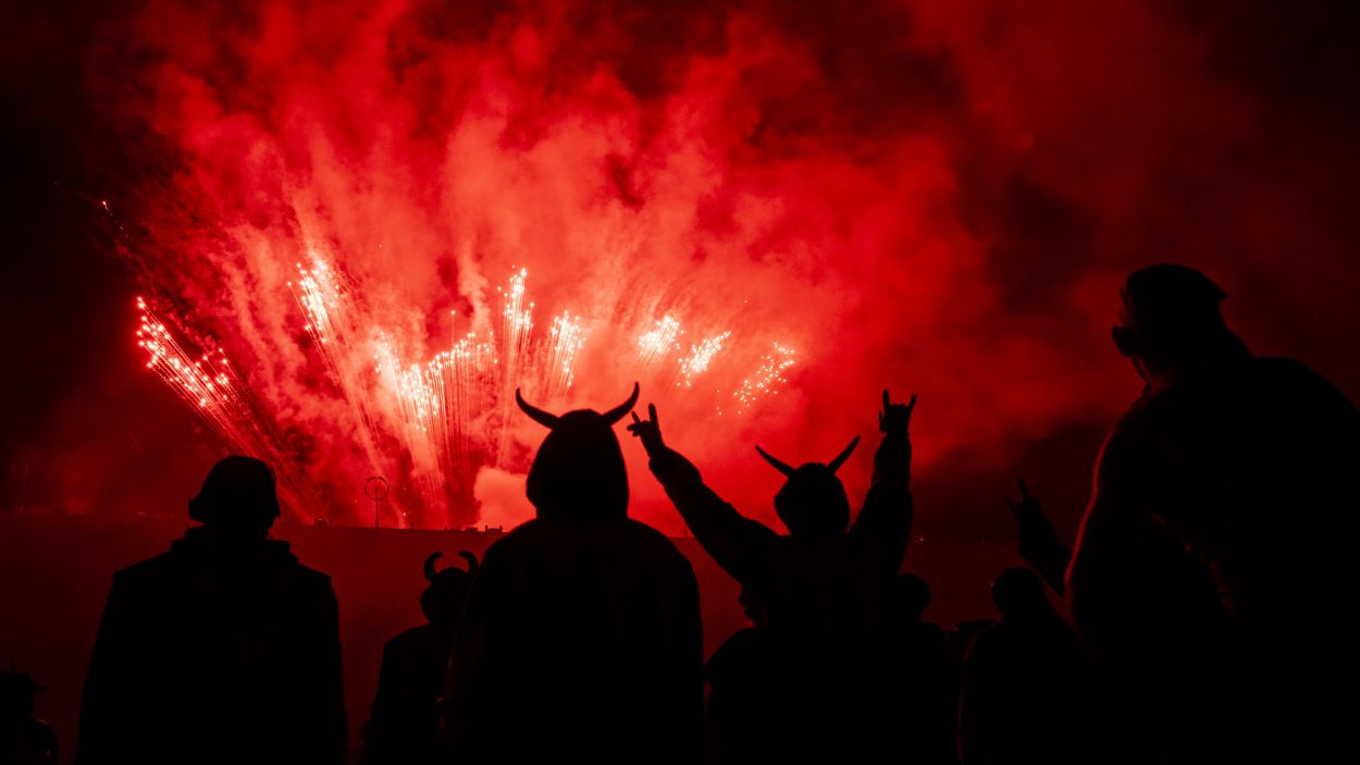 Els Diables tornen a encendre Sant Cugat per Festa Major