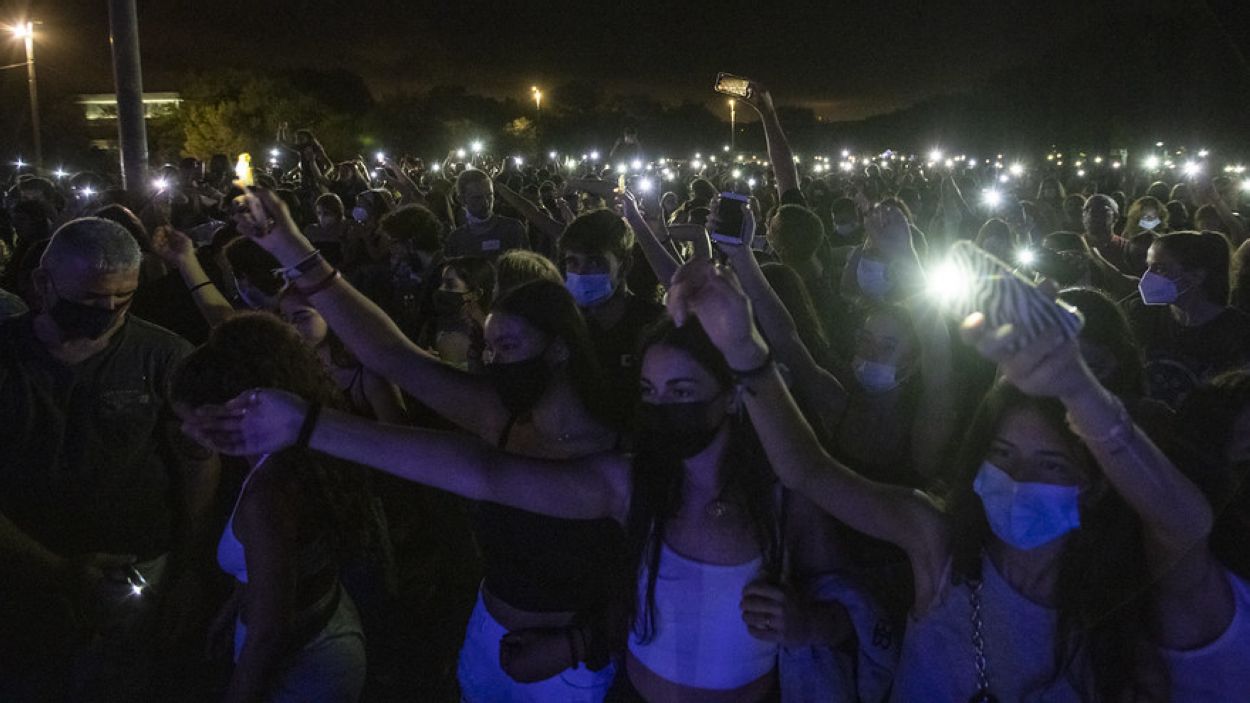 Qui posa la música al divendres de Festa Major?