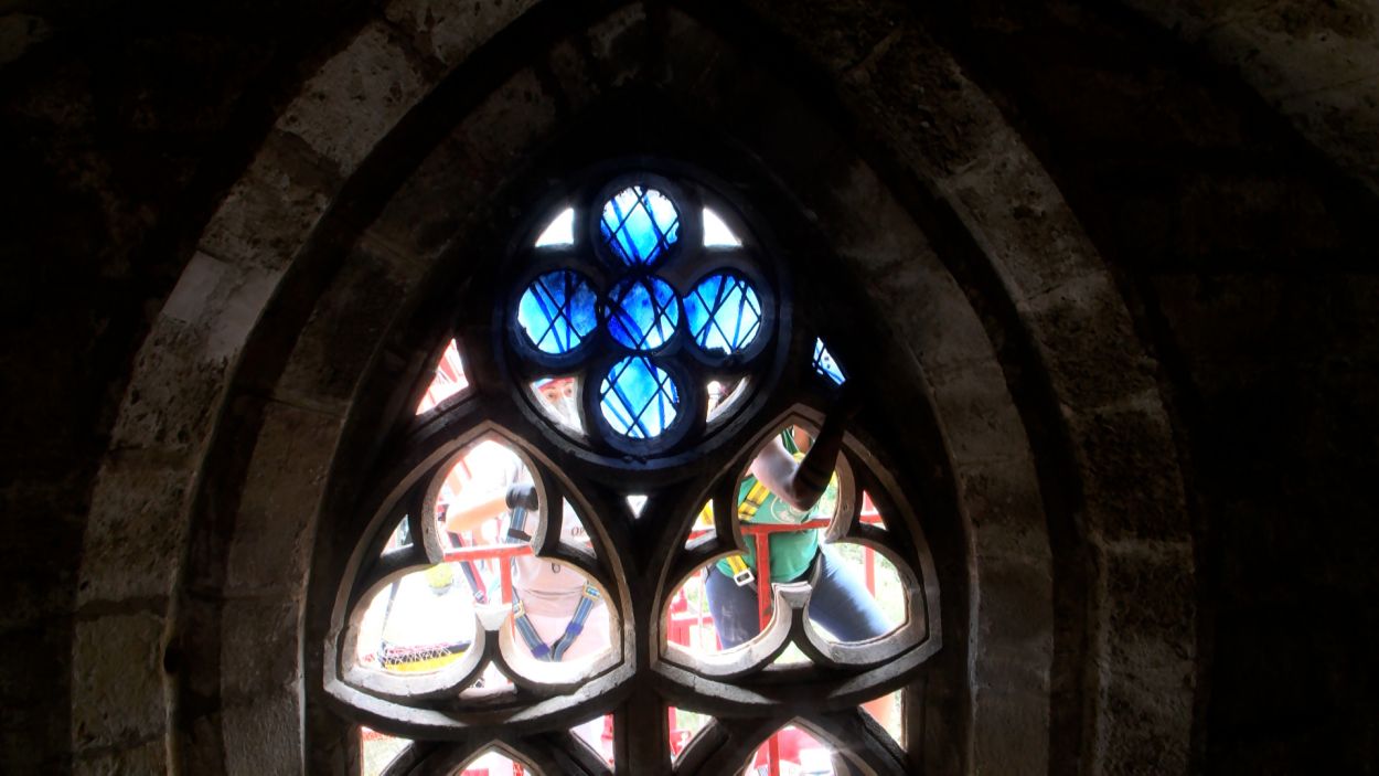 El Monestir de Sant Cugat tornarà a tenir vitralls a la façana sud, quatre segles després