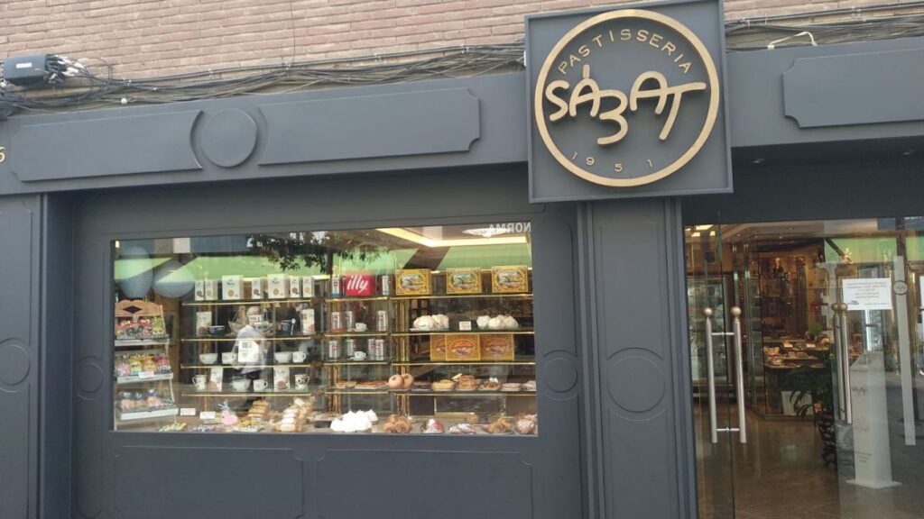 Alt: La pastisseria Sàbat tanca per vacances per primer cop a la seva història