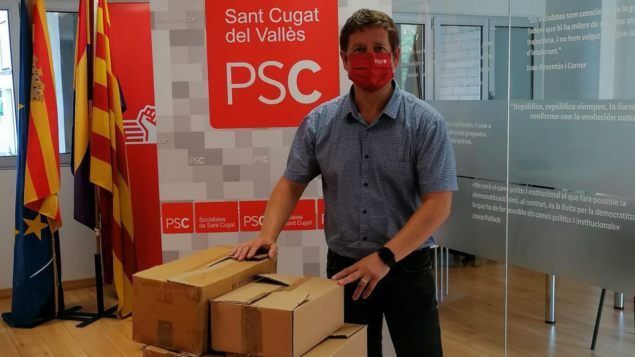 El PSC Sant Cugat lliura a la fundació del partit 