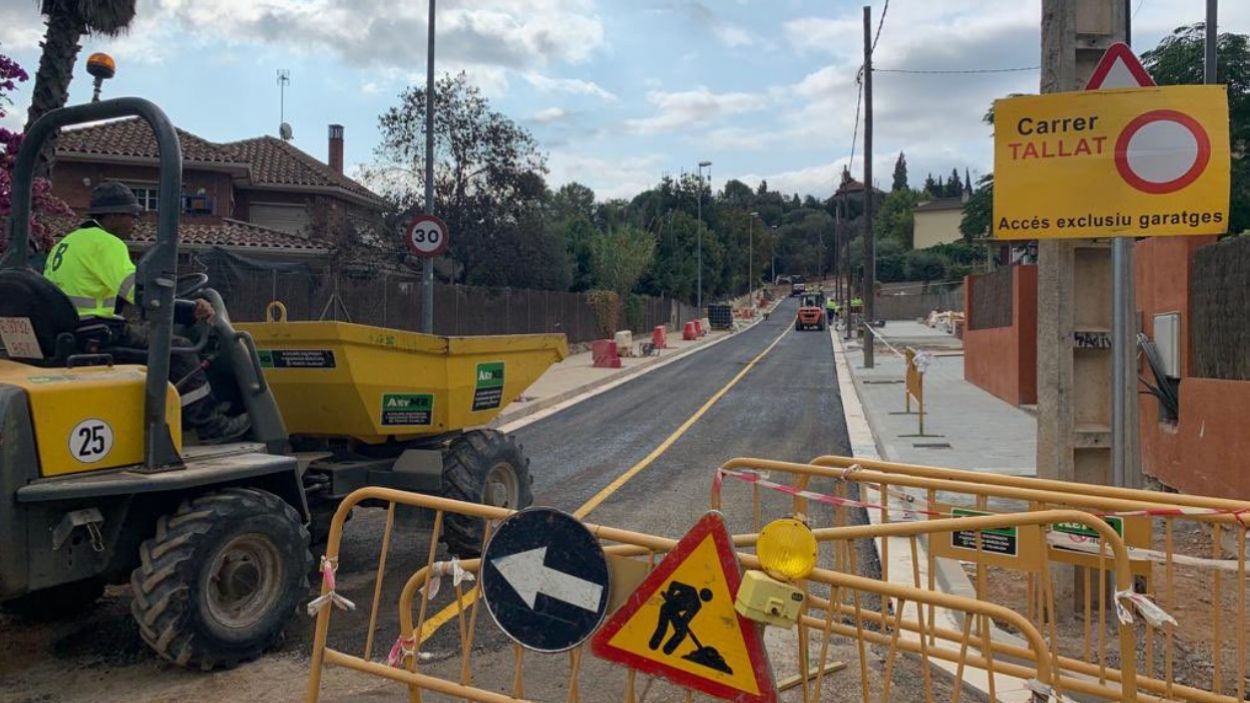 Es reobre el trànsit parcialment aquest dissabte al passeig del Nard només d'entrada a Valldoreix