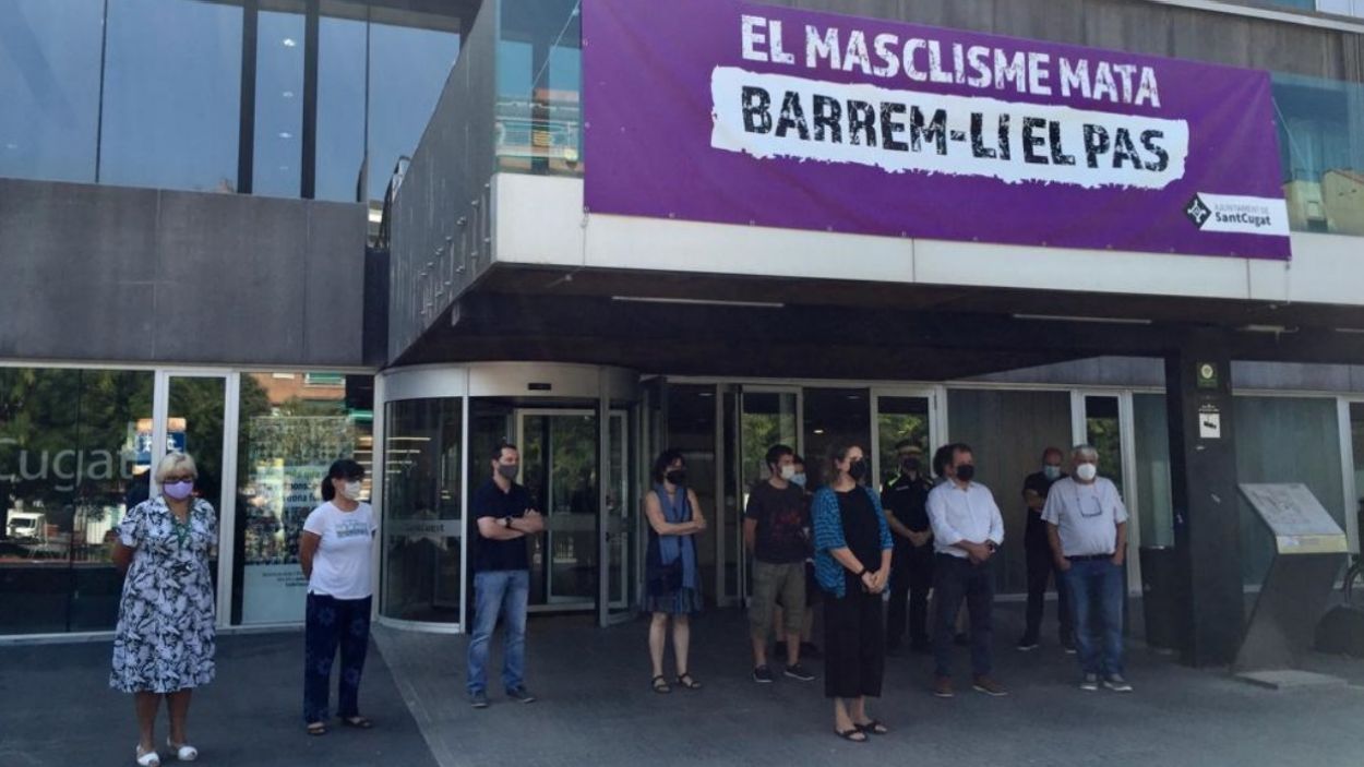 Sant Cugat es concentra per condemnar el crim de violència vicària de Barcelona