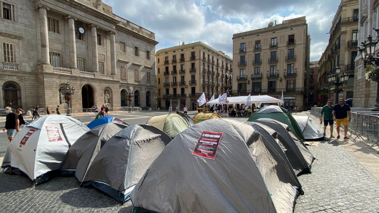 L'acampada per la reobertura de l'oci nocturn finalitza tot i la falta d'acord