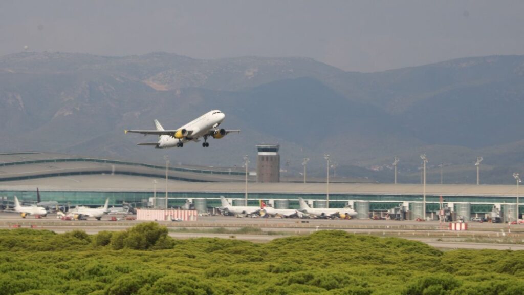 Alt: Reprendre l'ampliació de l'aeroport o aturar el projecte de manera definitiva