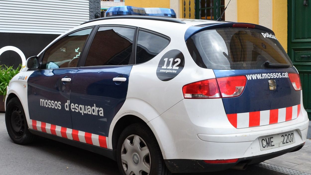 Tres menors detinguts acusats de dos robatoris amb violència a l'estació de Mira-sol